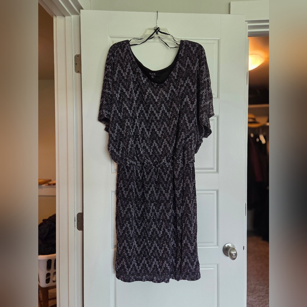 SLNY Black and White Dolman Sleeve Sheath Dress